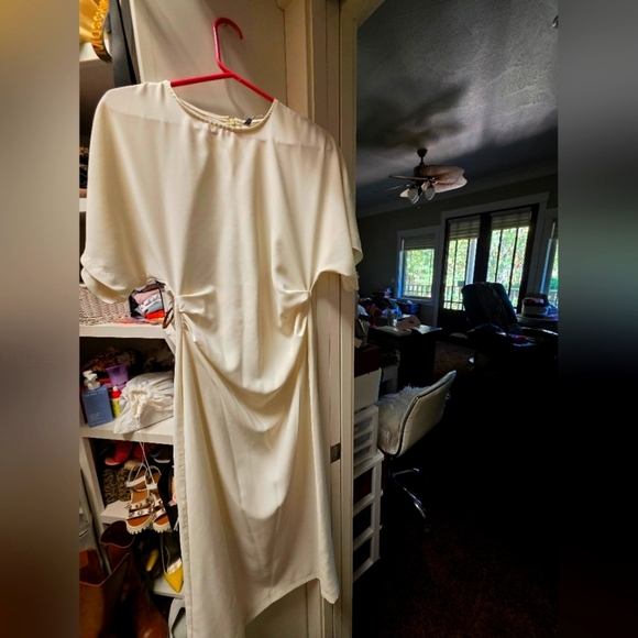 Elegant White Dress - Picture 1 of 3